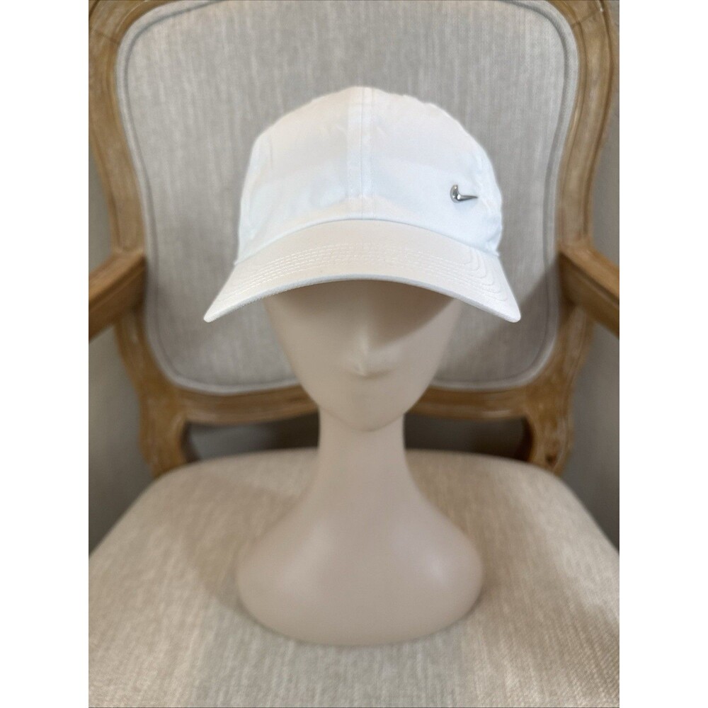 Nike Kids One Size White Metal Swoosh Cap Adjustable Casual Dri-fit Club Cap